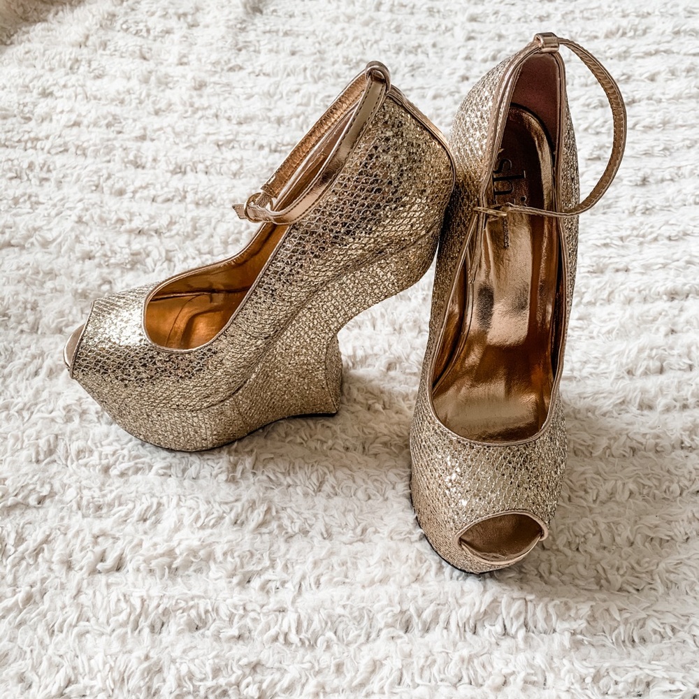 Shi by journey wedge size 9